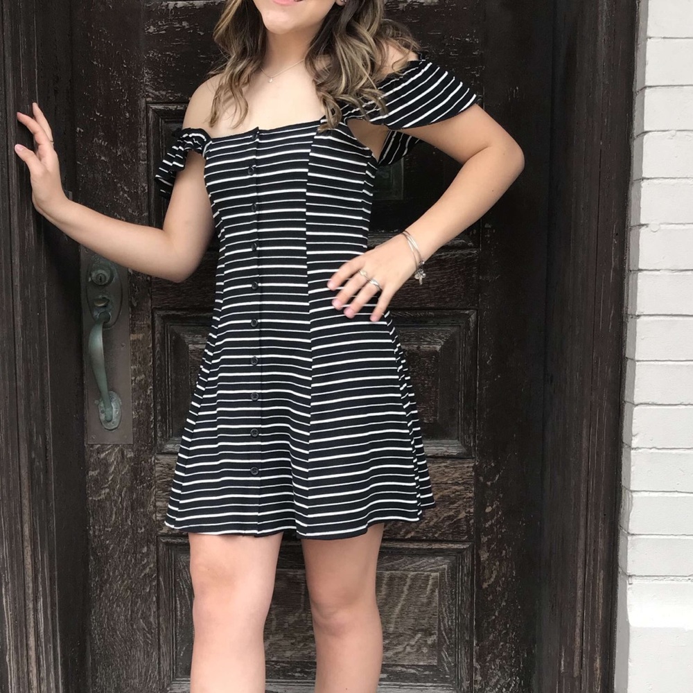 Dress - Picture 3 of 6